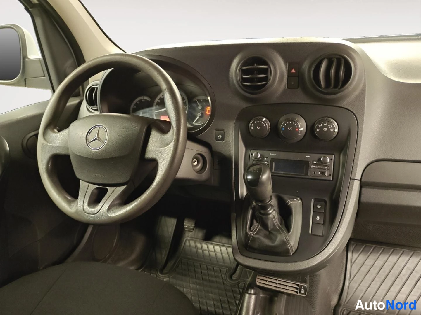White Mercedes-Benz Citan 2019, cockpit, photo 11