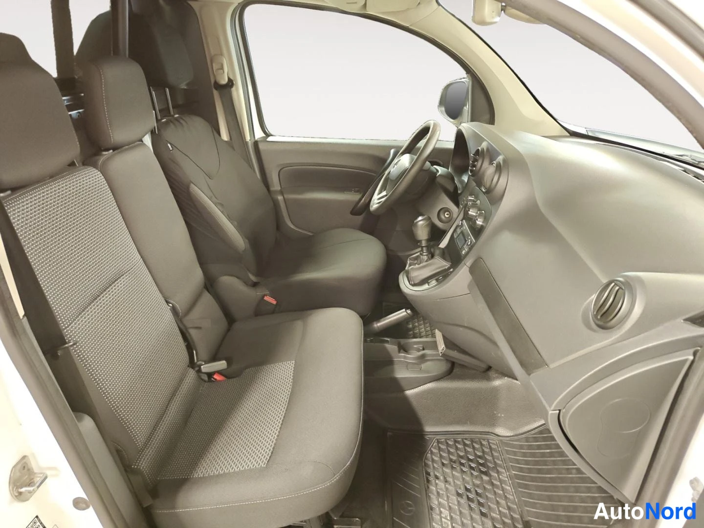 White Mercedes-Benz Citan 2019, front seats, photo 12