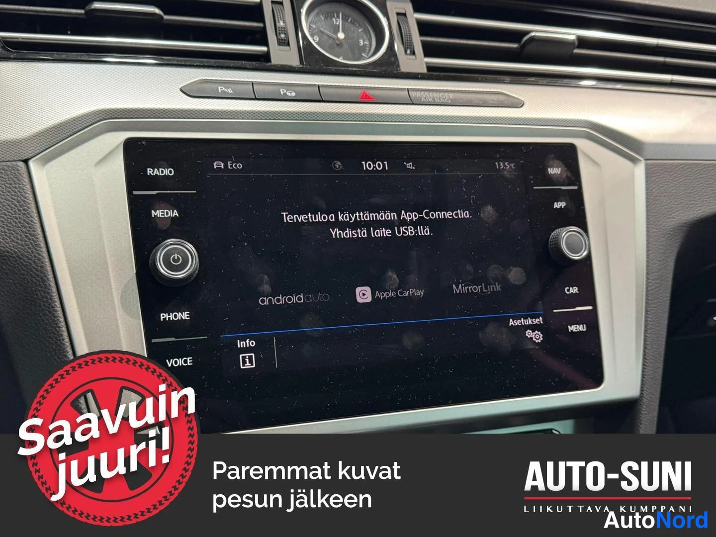 Musta Volkswagen Passat 2018, ohjaamo, kuva 9