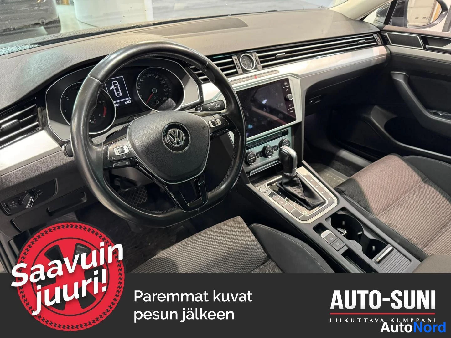 Musta Volkswagen Passat 2018, ohjaamo, kuva 6