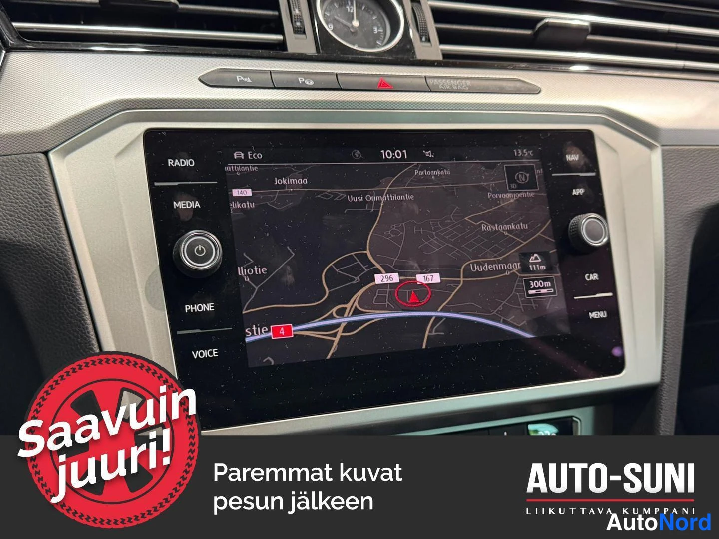 Musta Volkswagen Passat 2018, ohjaamo, kuva 7