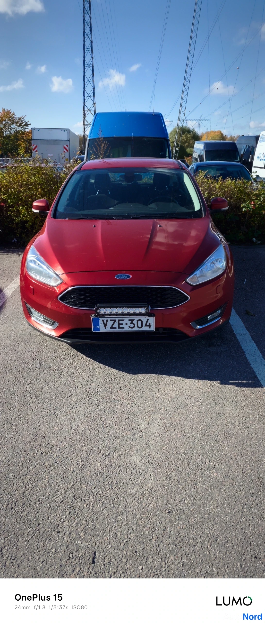 Punainen Ford Focus 2017, edestä, kuva 4