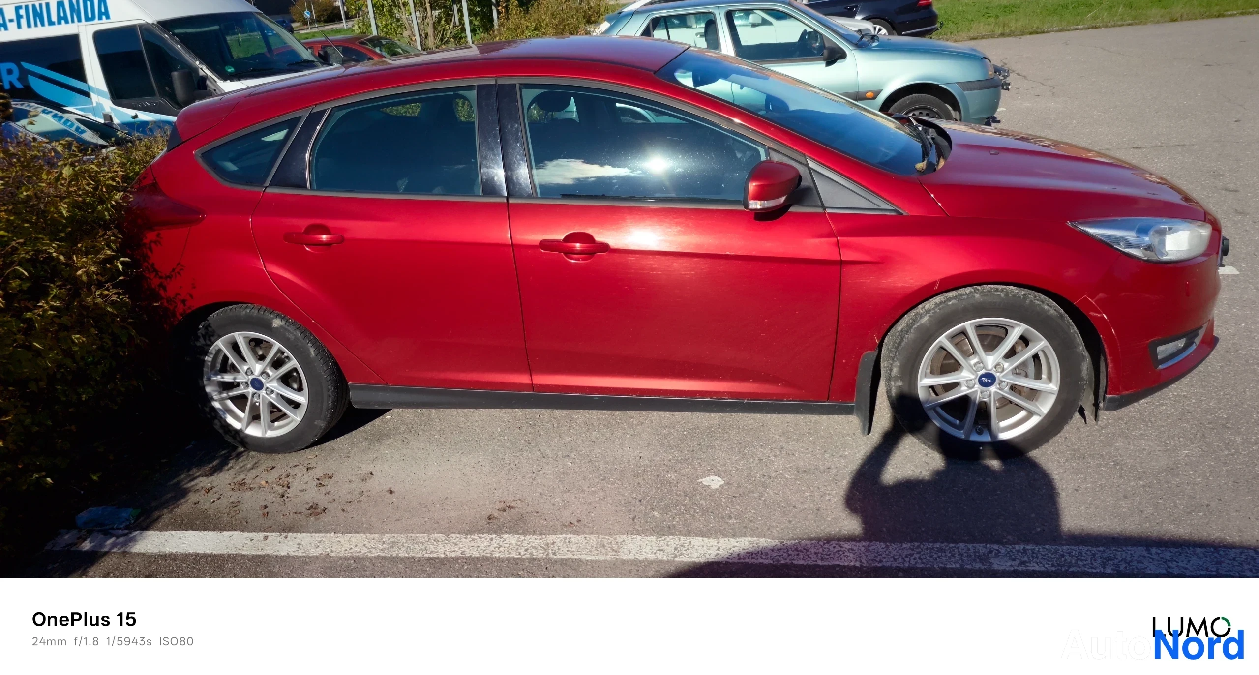 Punainen Ford Focus 2017, etuviisto, keula oikealle, kuva 2