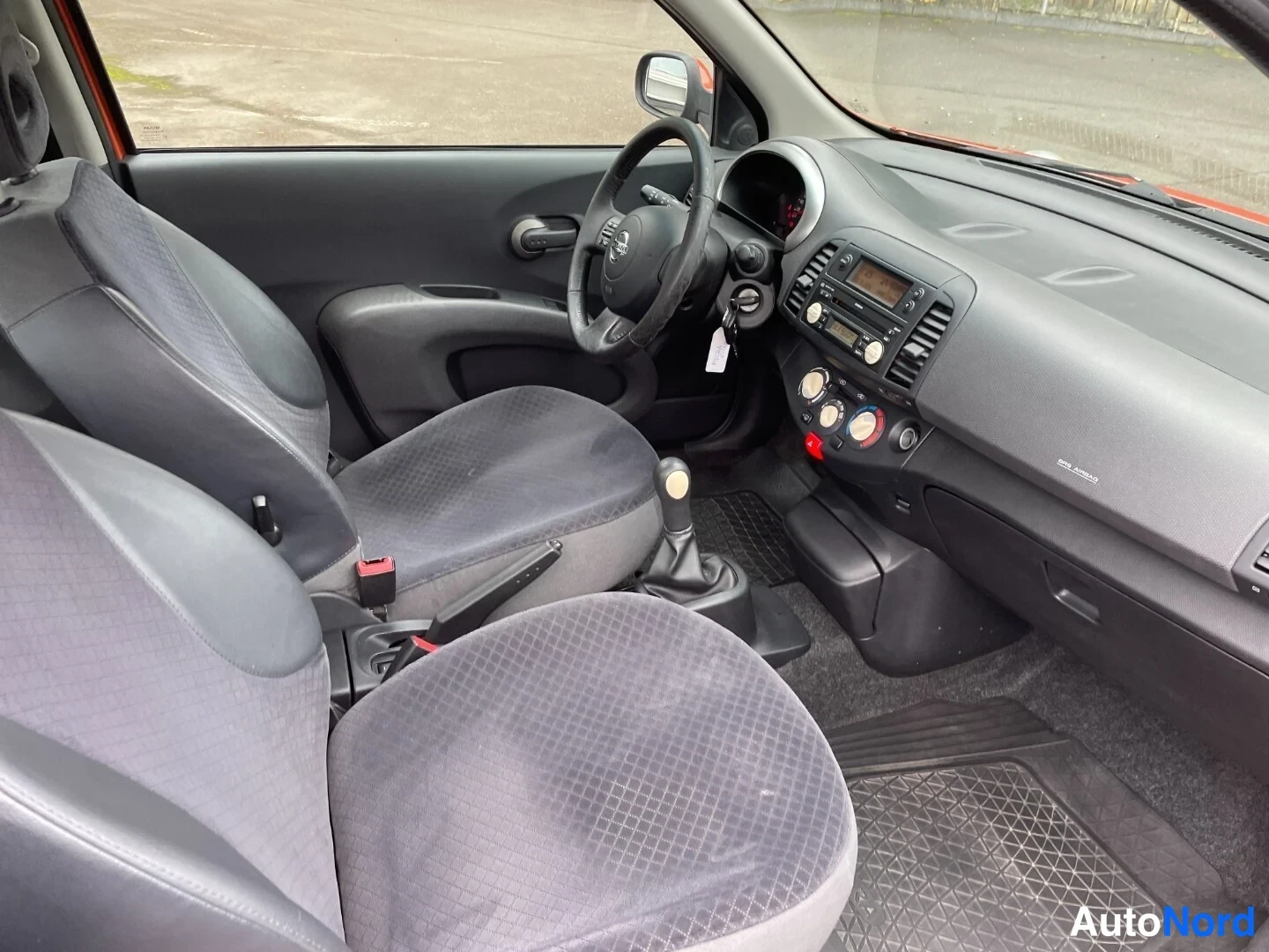 Kupari Nissan Micra 2005, ohjaamo, kuva 4