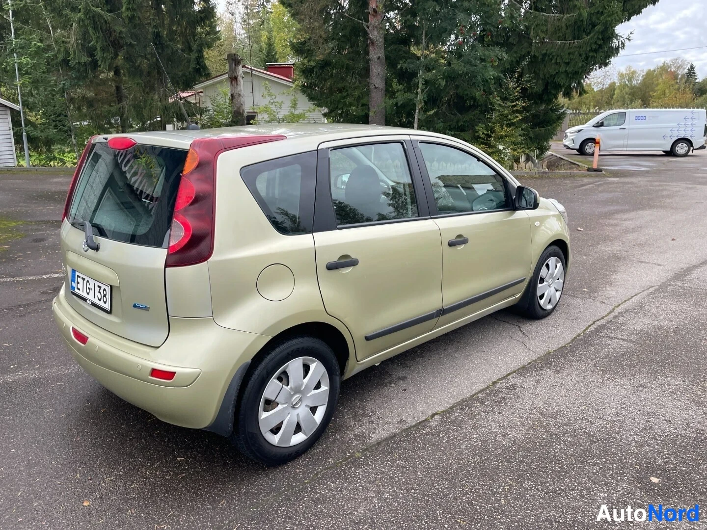Keltainen Nissan Note 2009, takaviisto, kuva 4
