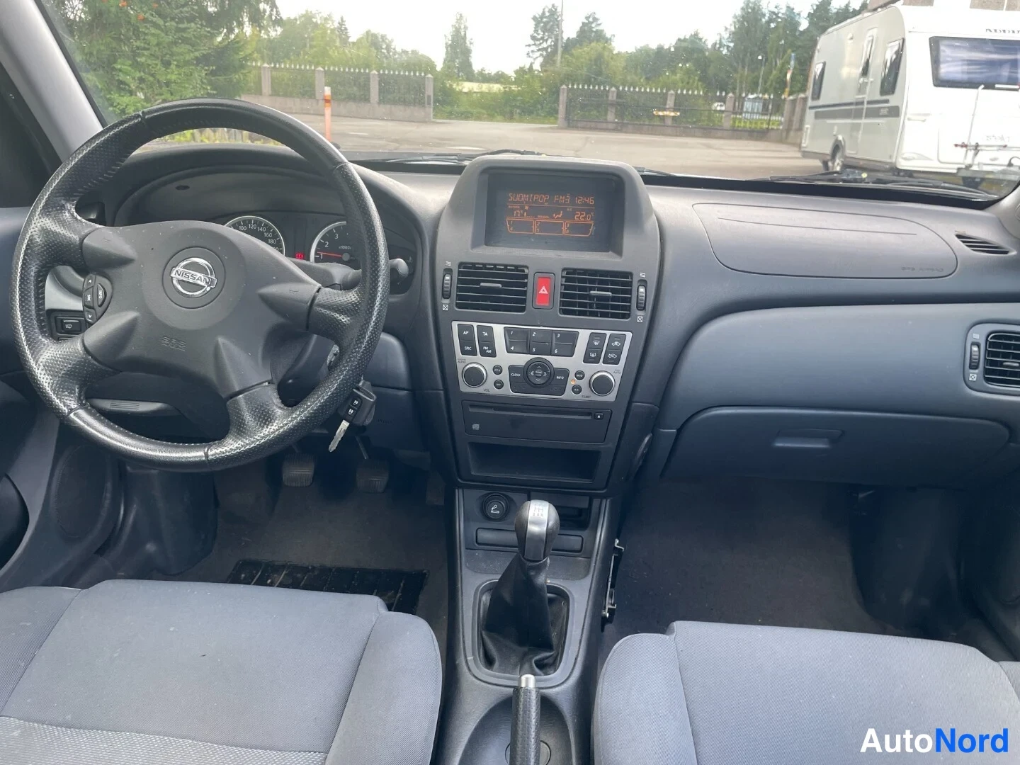 Sininen Nissan Almera 2004, ohjaamo, kuva 5