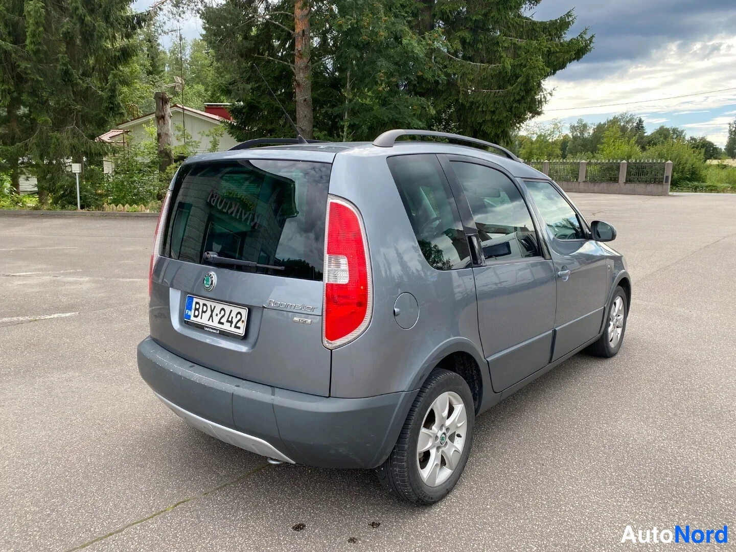 Harmaa Skoda Roomster 2012, takaviisto, kuva 3