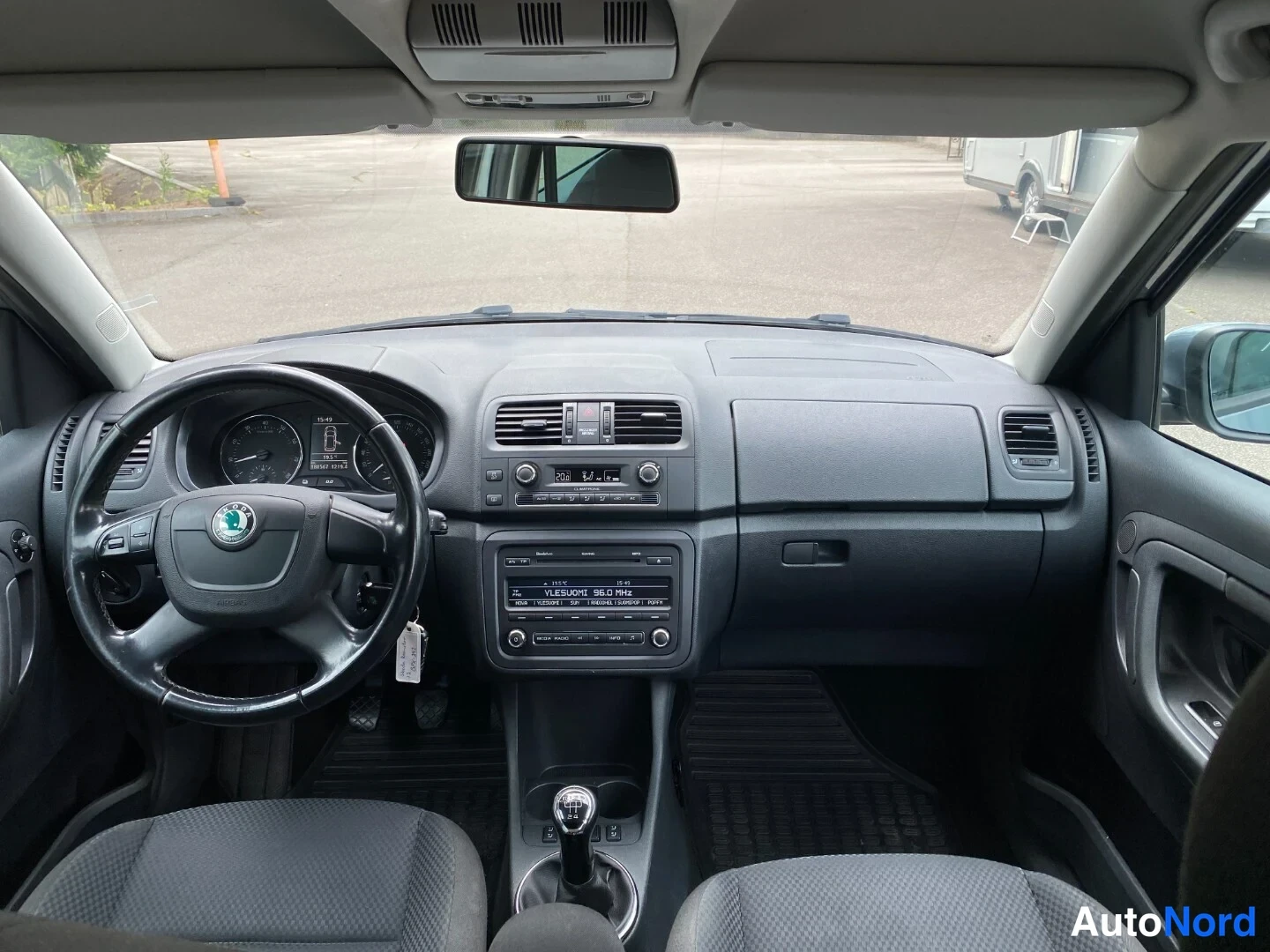 Harmaa Skoda Roomster 2012, ohjaamo, kuva 5