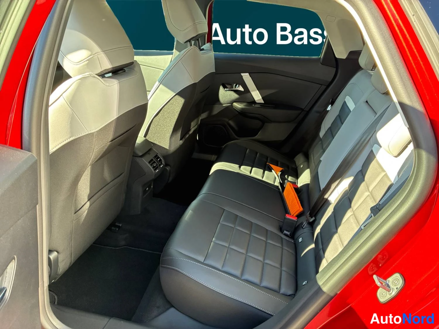 Punainen Citroen C4 2026, takaistuimet, kuva 13