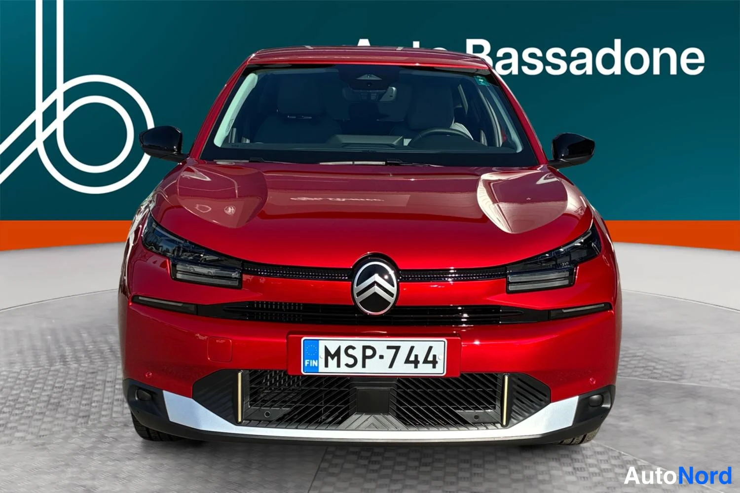 Punainen Citroen C4 2026, edestä, kuva 4