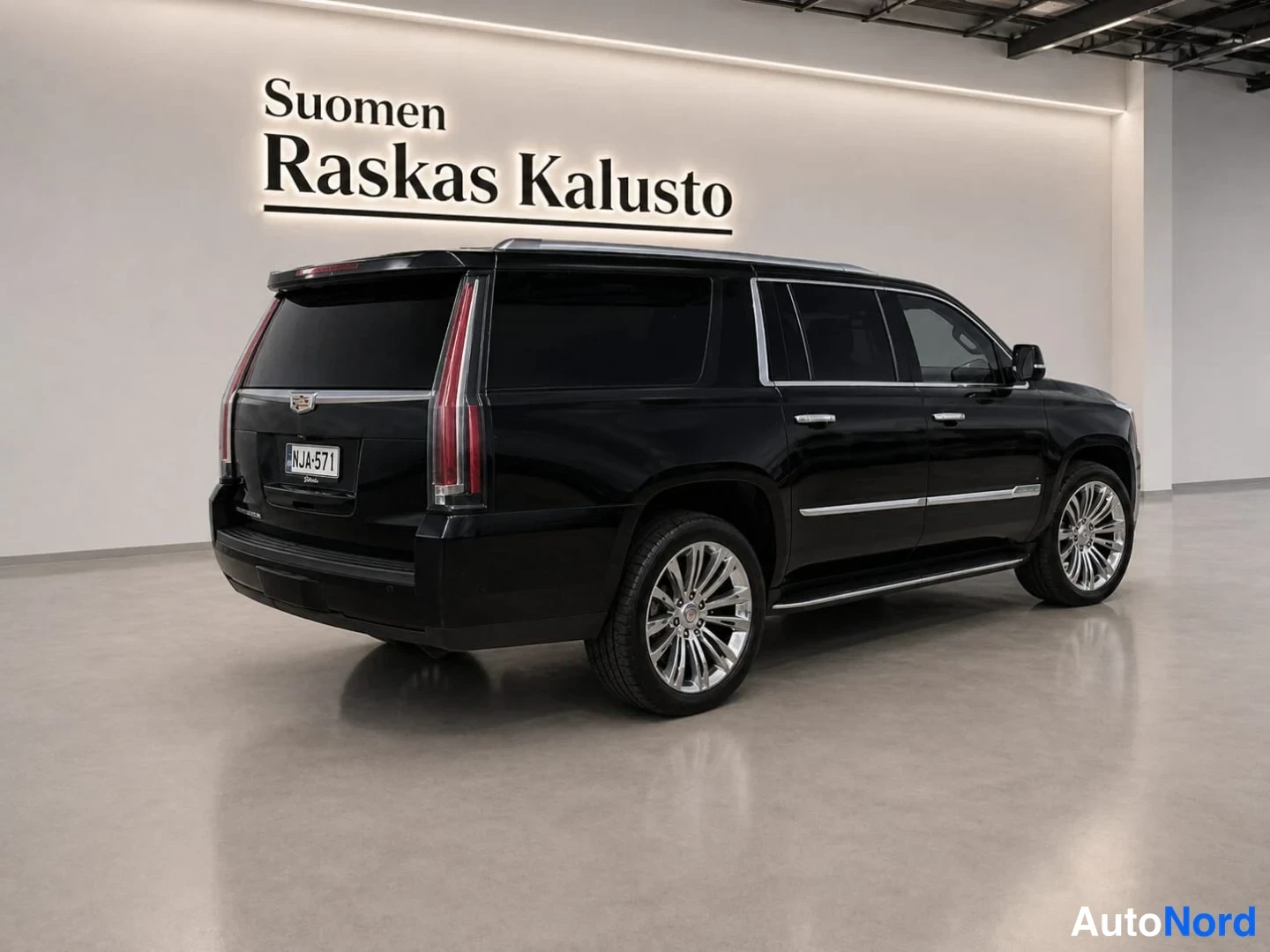 Musta Cadillac Escalade 2016, takaviisto, kuva 6