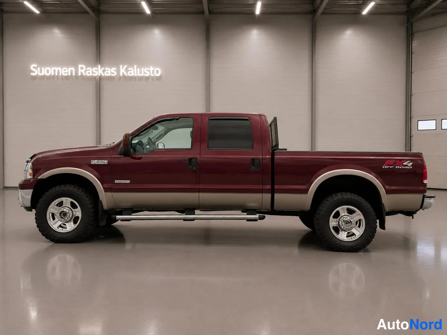 Punainen Ford F350 2005, etuviisto, keula vasemmalle, kuva 2