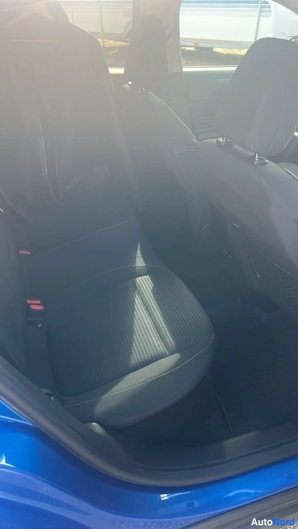 Blå Ford Focus 2019, framsäten, bild 7
