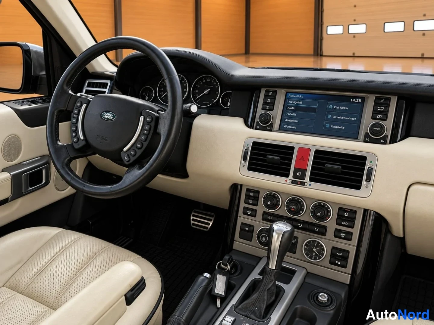 Hopea Land Rover Range Rover 2005, ohjaamo, kuva 7