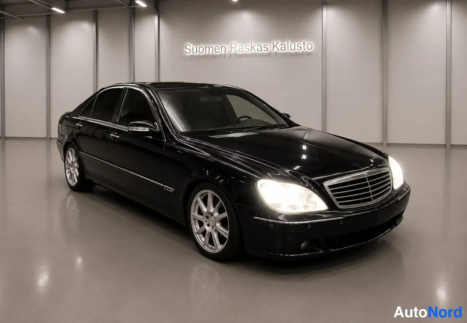 Sininen Mercedes-Benz S LORINSER 2002, etuviisto, keula oikealle, kuva 4