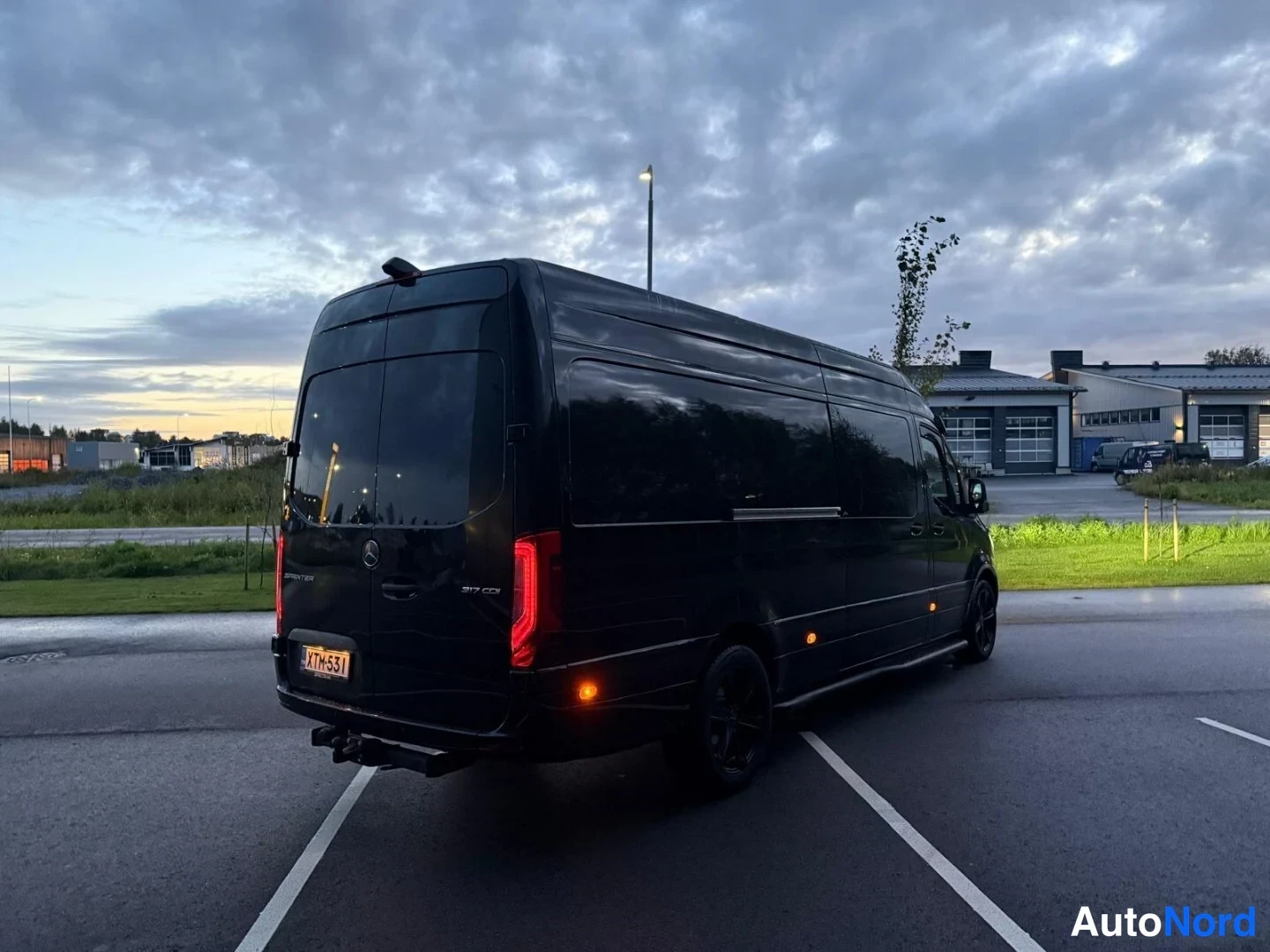 Musta Mercedes-Benz Sprinter 317 CDI 2024, takaviisto, kuva 6