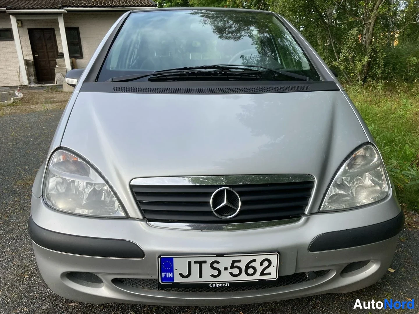 Hopea Mercedes-Benz A  Farmari 2004, edestä, kuva 3