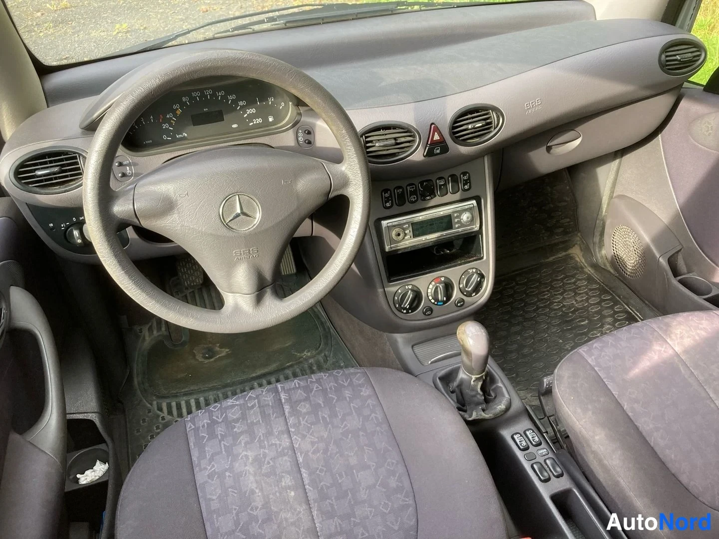 Hopea Mercedes-Benz A  Farmari 2004, ohjaamo, kuva 8