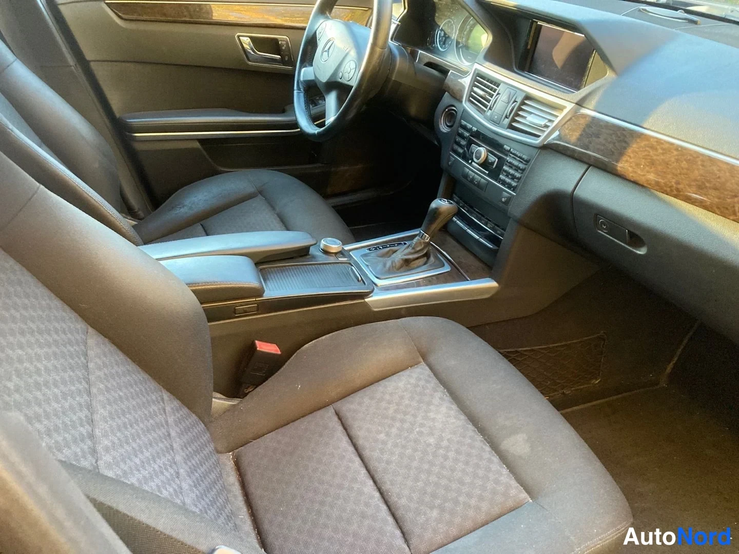 Violetti Mercedes-Benz E 220 CDI 2010, etuistuimet, kuva 10