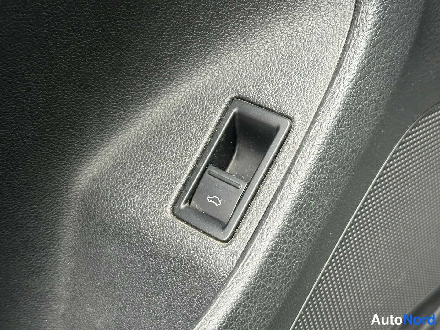 Harmaa Volkswagen Jetta 2017, yksityiskohta, kuva 29