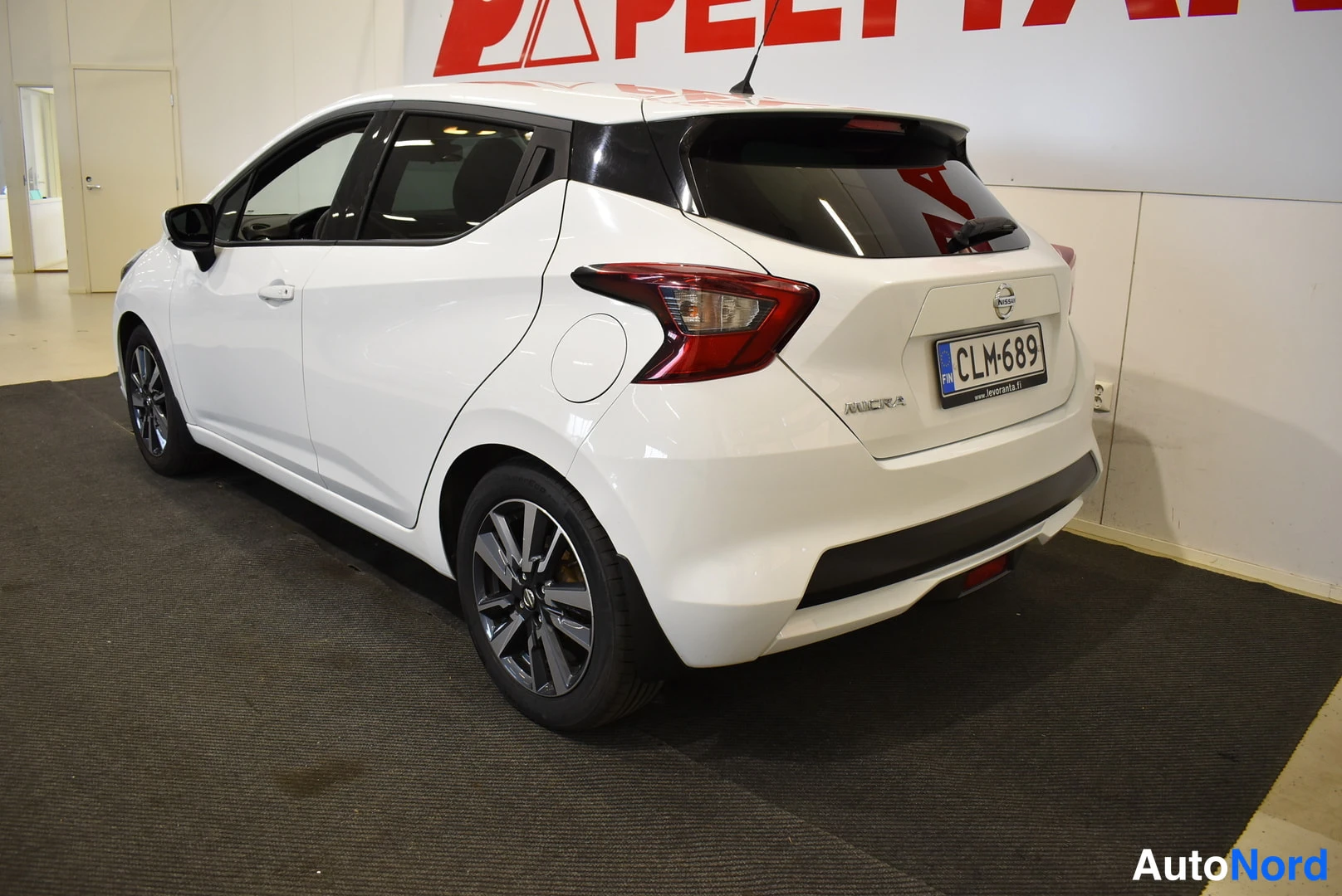 Valkoinen Nissan Micra 2018, takaviisto, kuva 6
