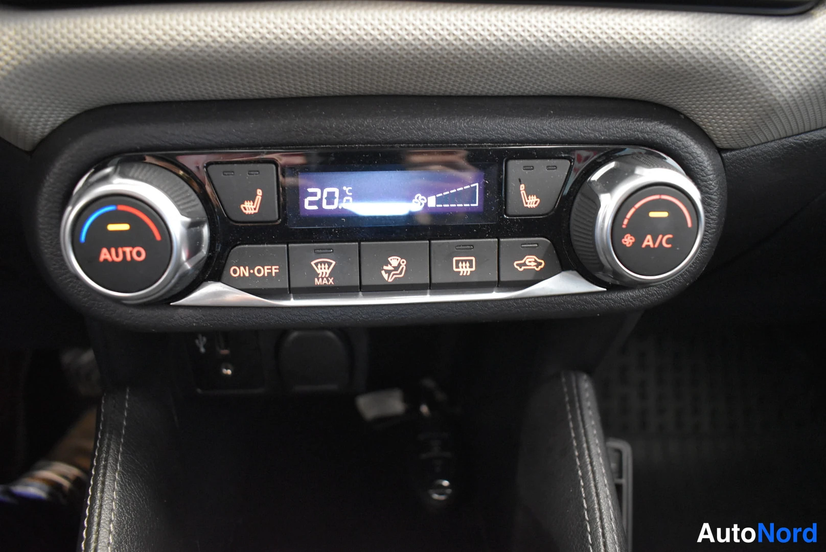 Valkoinen Nissan Micra 2018, yksityiskohta, kuva 12