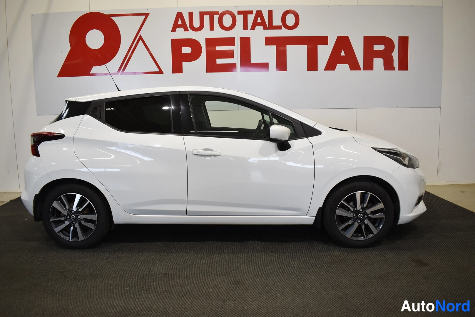Valkoinen Nissan Micra 2018, sivulta, kuva 5