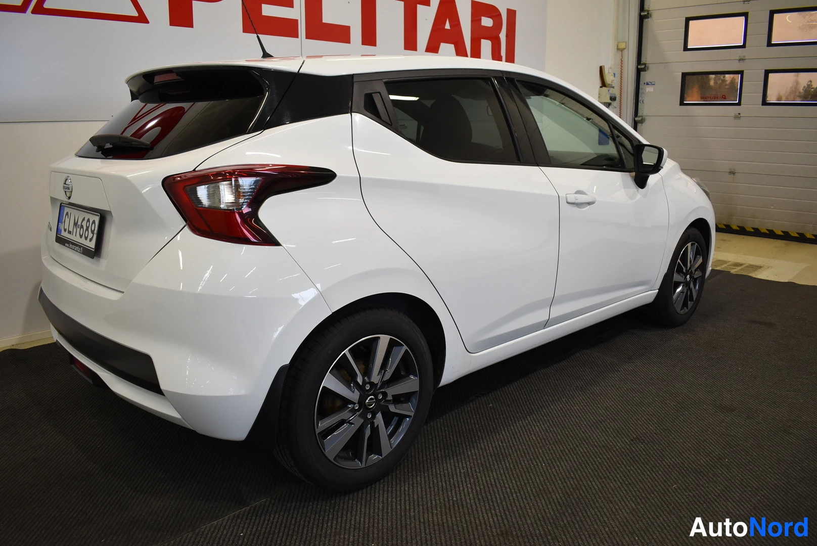 Valkoinen Nissan Micra 2018, takaviisto, kuva 7