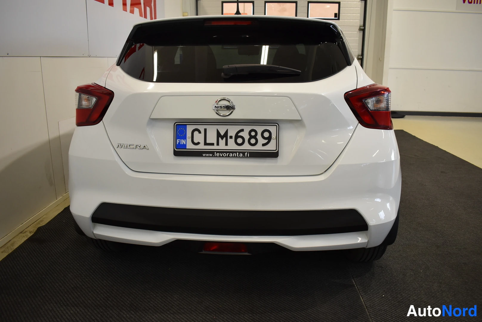 Valkoinen Nissan Micra 2018, takaa, kuva 8