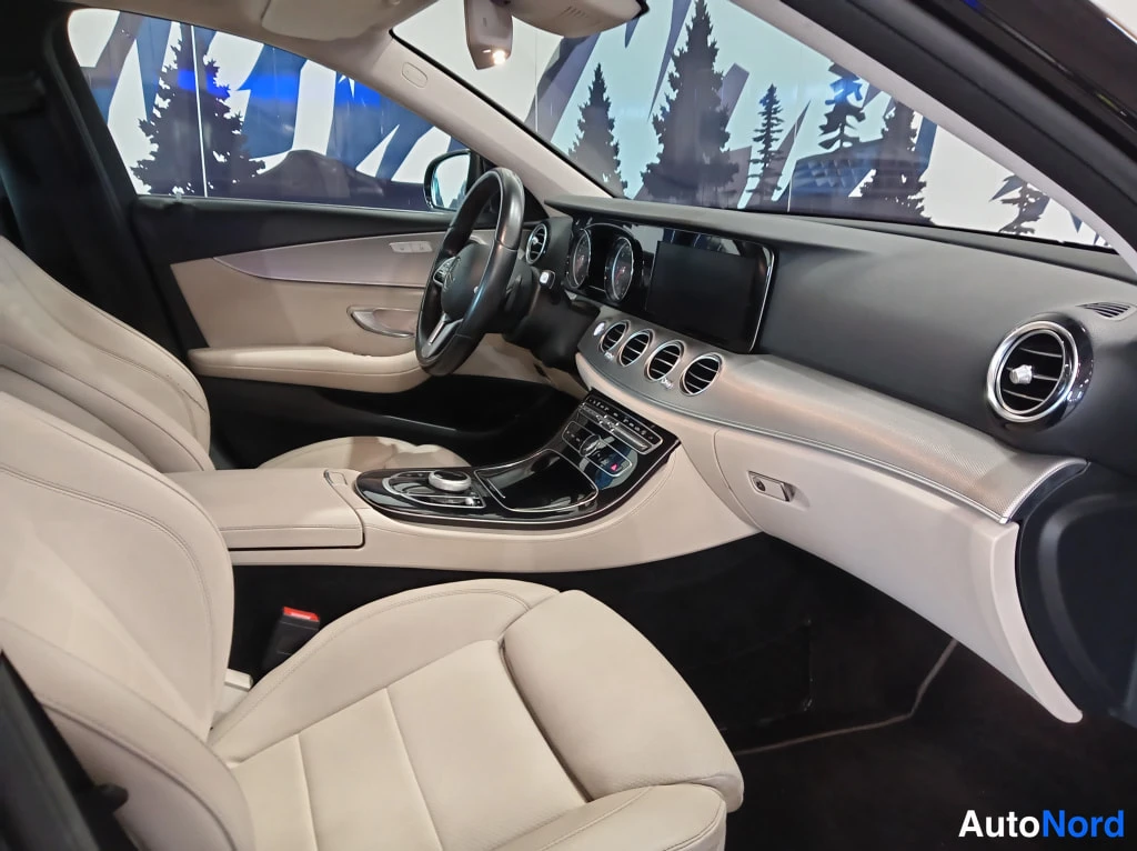 Musta Mercedes-Benz E 2018, ohjaamo, kuva 11