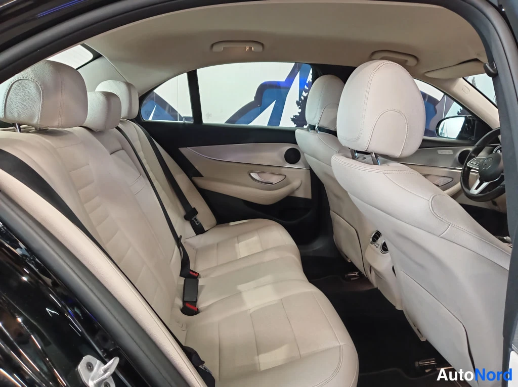 Musta Mercedes-Benz E 2018, takaistuimet, kuva 13