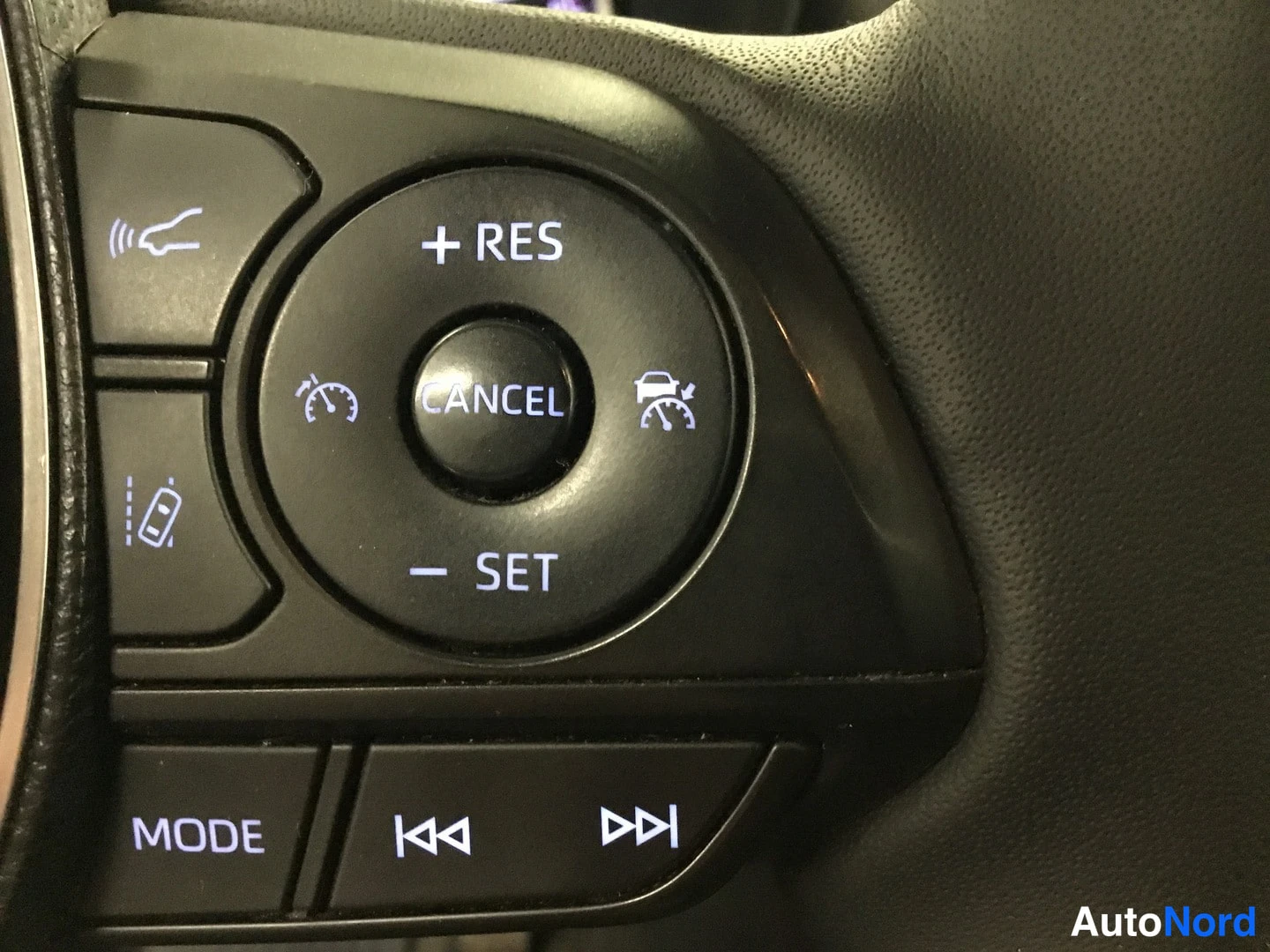 Sininen Toyota RAV4 2020, yksityiskohta, kuva 14