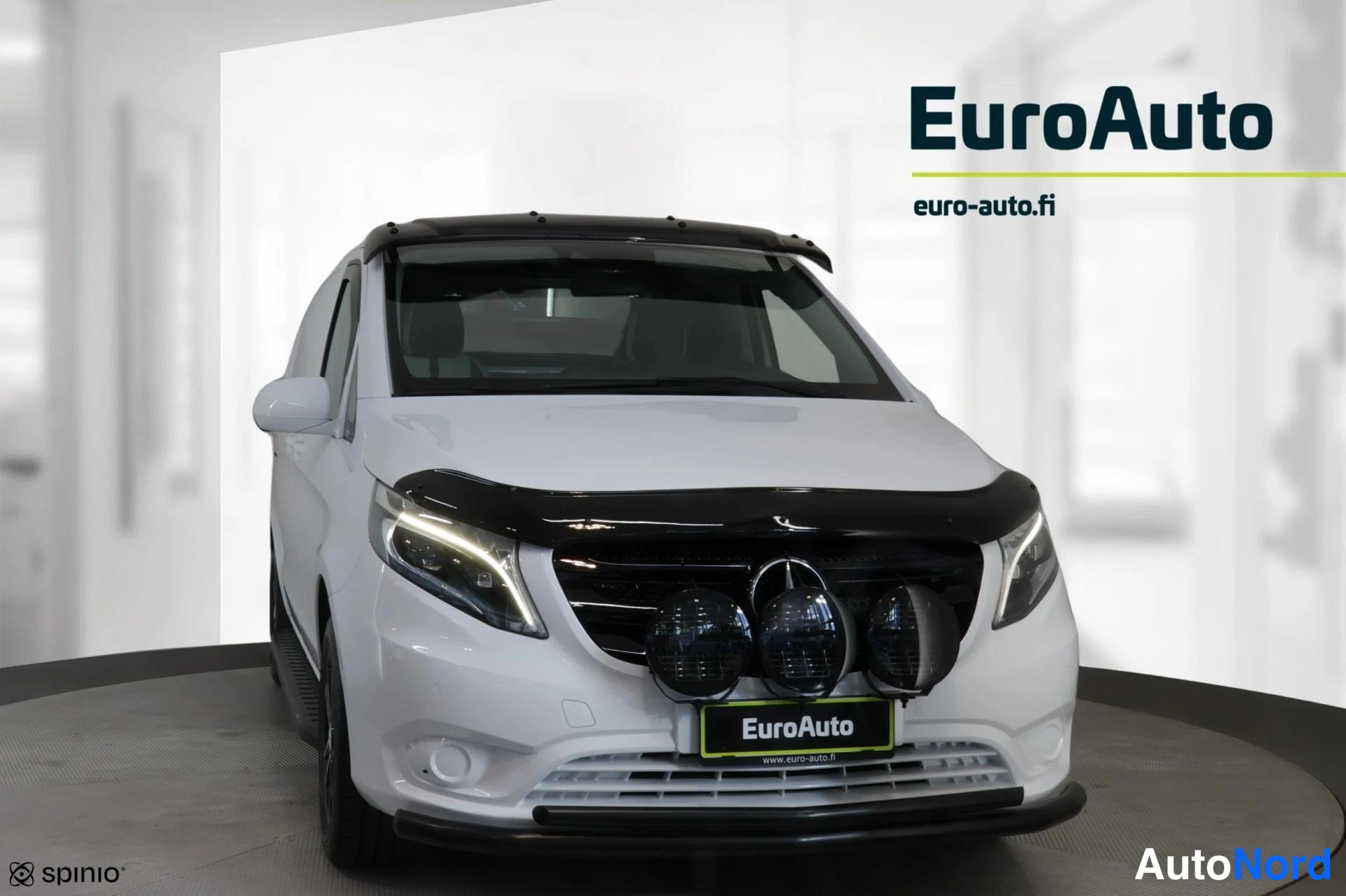 Valkoinen Mercedes-Benz Vito 2021, edestä, kuva 4