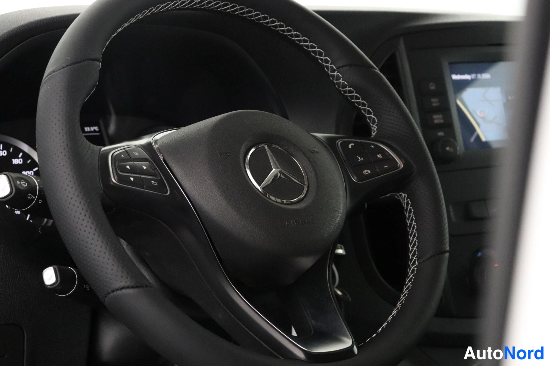 Valkoinen Mercedes-Benz Vito 2021, yksityiskohta, kuva 12