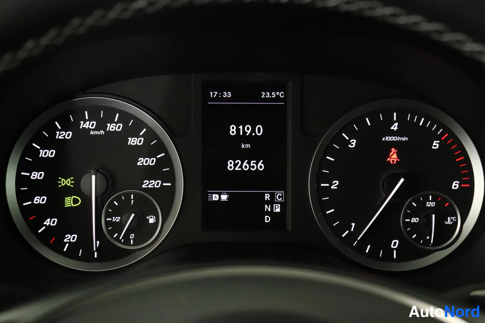 Valkoinen Mercedes-Benz Vito 2021, yksityiskohta, kuva 13