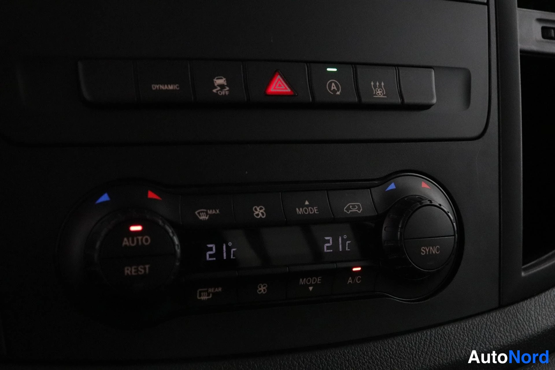 Valkoinen Mercedes-Benz Vito 2021, yksityiskohta, kuva 17