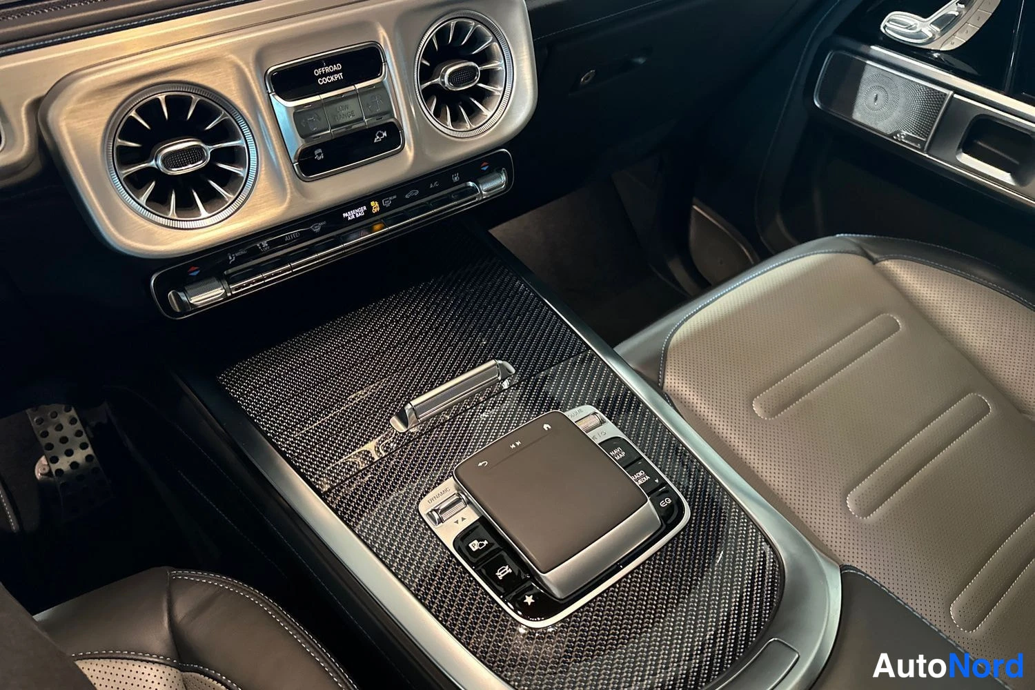 Silver Mercedes-Benz G 580 4MATIC 2025, detail, photo 15