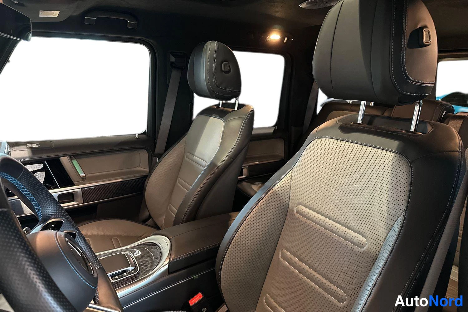 Silver Mercedes-Benz G 580 4MATIC 2025, front seats, photo 10