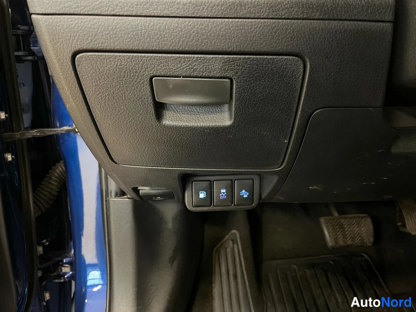 Sininen Toyota Avensis 2017, yksityiskohta, kuva 22