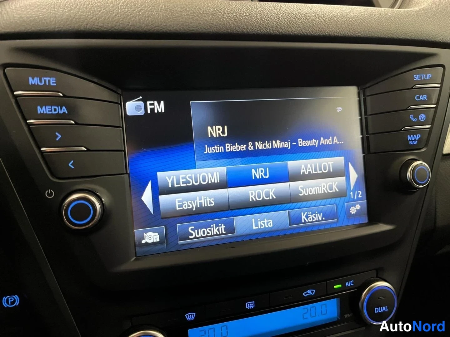 Sininen Toyota Avensis 2017, yksityiskohta, kuva 25