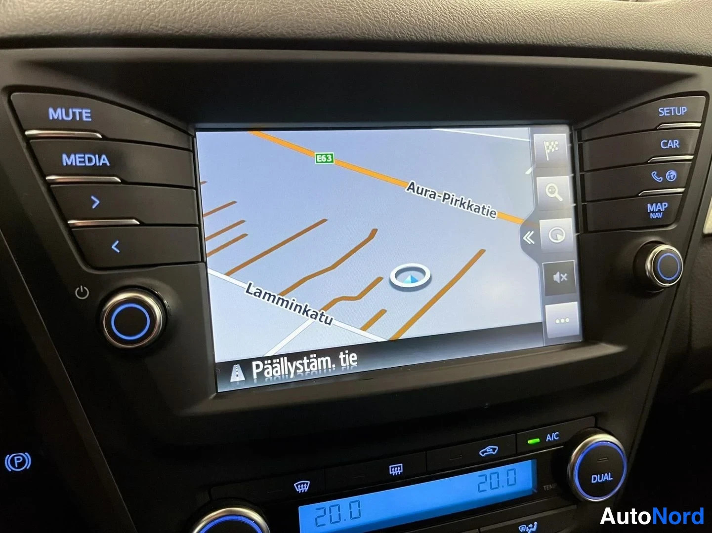 Sininen Toyota Avensis 2017, yksityiskohta, kuva 28