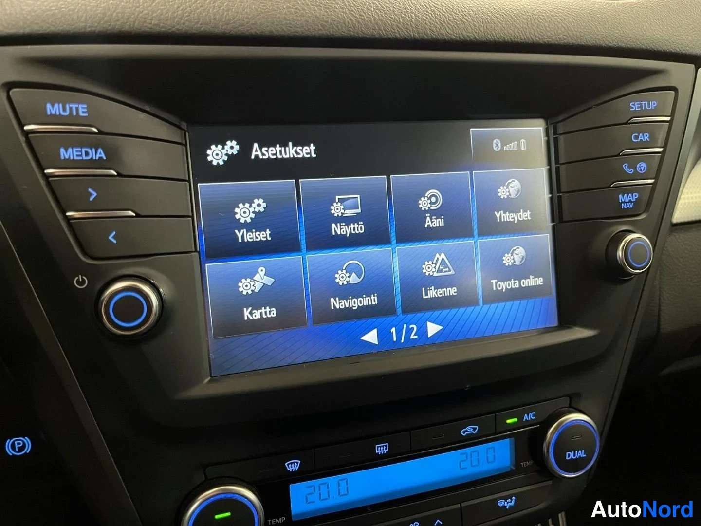Sininen Toyota Avensis 2017, yksityiskohta, kuva 29