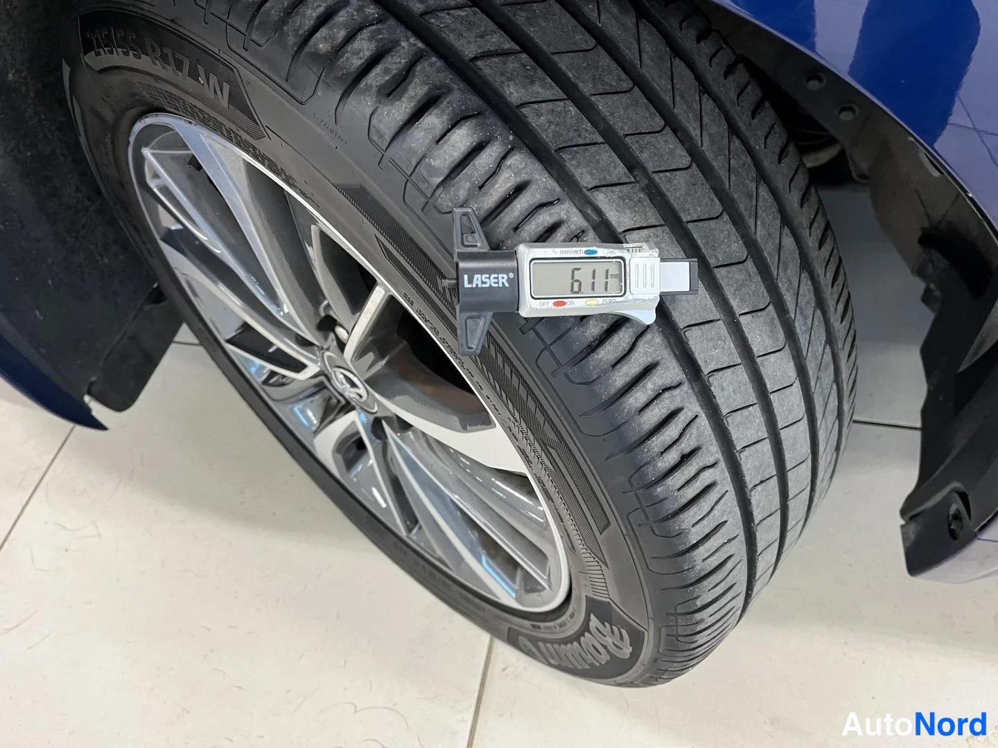 Sininen Toyota Avensis 2017, yksityiskohta, kuva 34