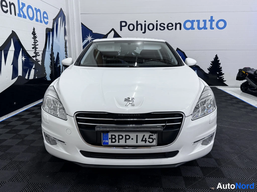 Valkoinen Peugeot 508 2012, edestä, kuva 3