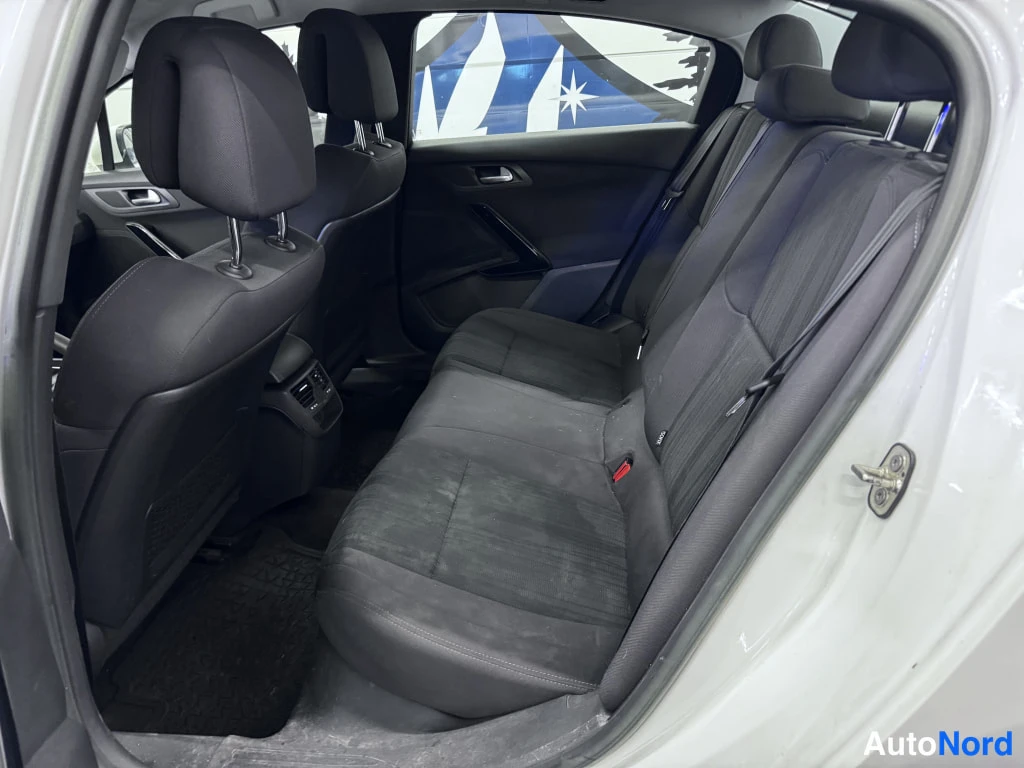 Valkoinen Peugeot 508 2012, takaistuimet, kuva 10