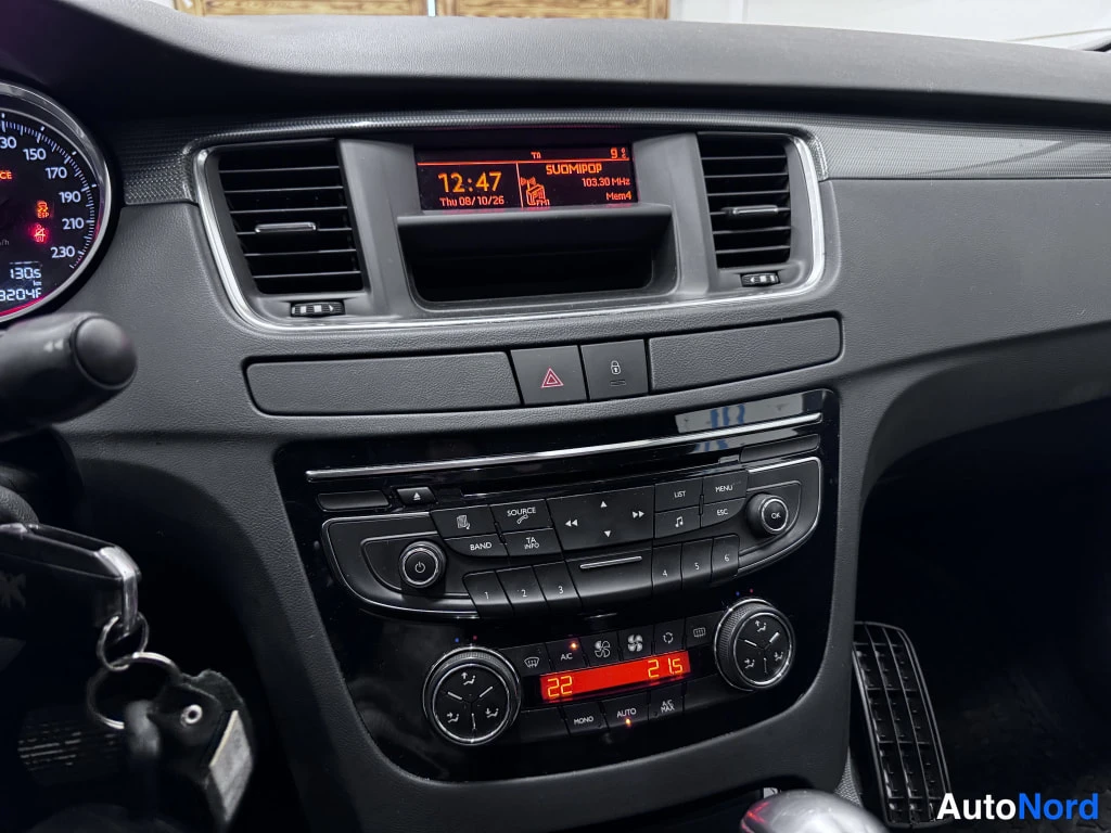 Valkoinen Peugeot 508 2012, ohjaamo, kuva 8