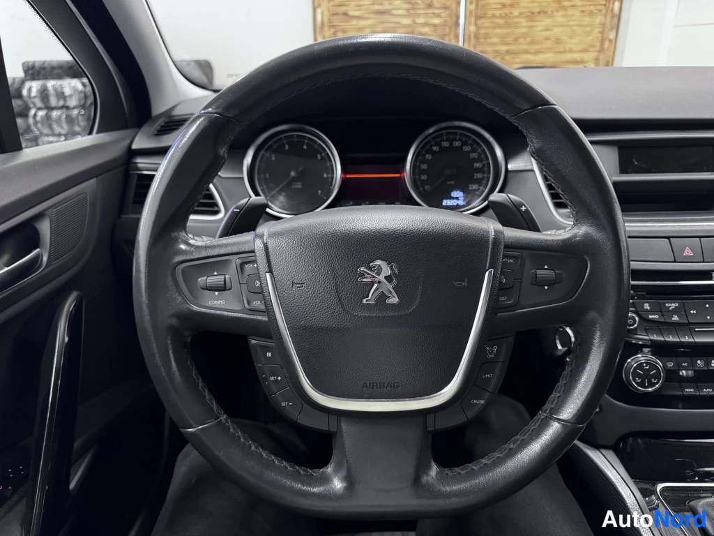 Valkoinen Peugeot 508 2012, yksityiskohta, kuva 11