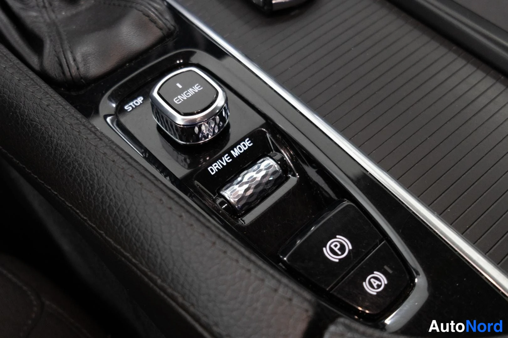 Musta Volvo S90 2017, yksityiskohta, kuva 14