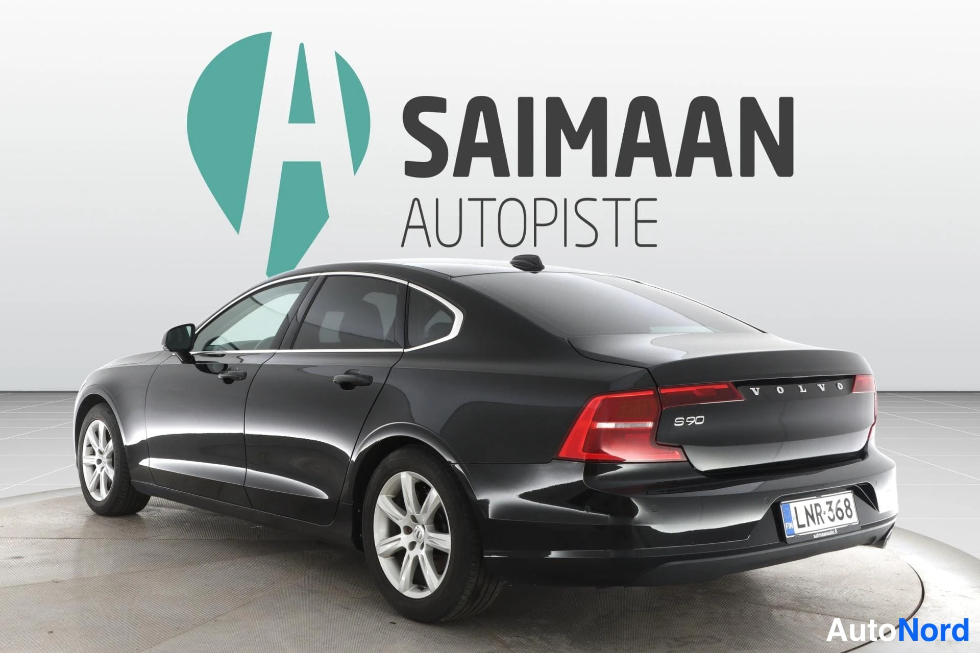 Musta Volvo S90 2017, takaviisto, kuva 6