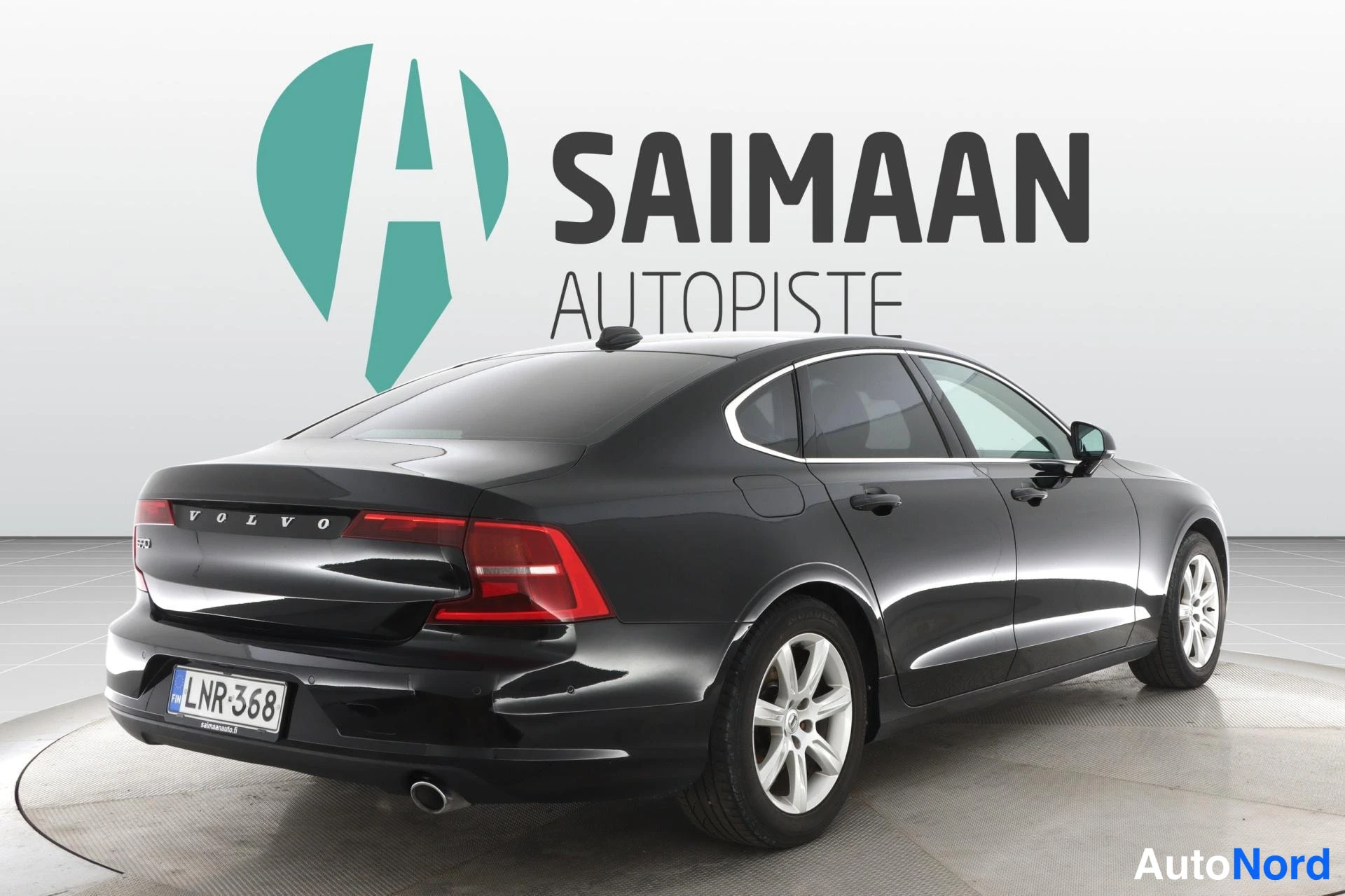 Musta Volvo S90 2017, takaviisto, kuva 6